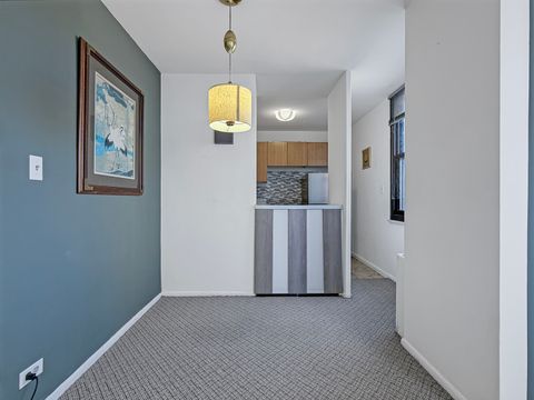 Tiny photo for 5701 N Sheridan Road #6D, Chicago, IL 60660 (MLS # 12656036)