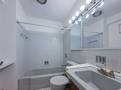Tiny photo for 5701 N Sheridan Road #6D, Chicago, IL 60660 (MLS # 12656036)