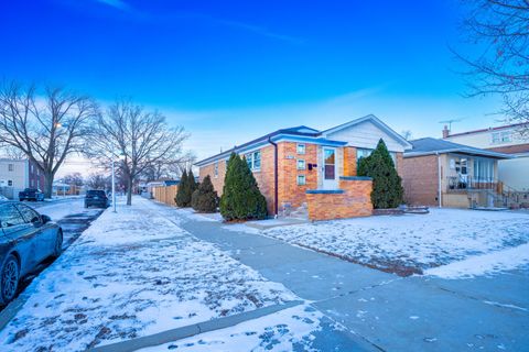 Tiny photo for 5758 W 64th Place, Chicago, IL 60638 (MLS # 12552472)
