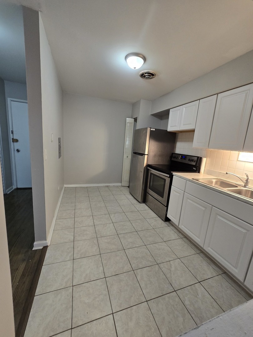 6619 N Sheridan Road 302