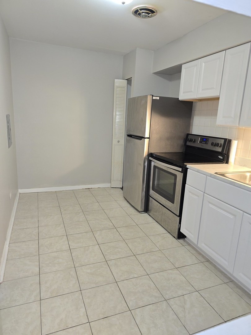 6619 N Sheridan Road 302