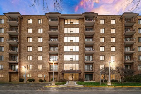 Photo of Mount Prospect, IL 60056 (MLS # 12519240)