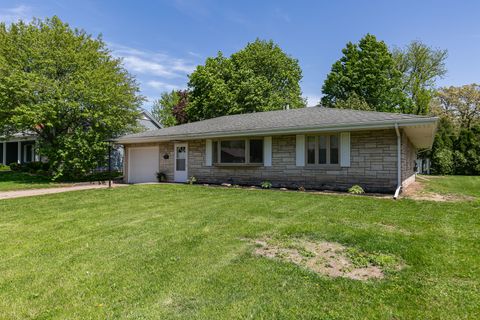 Photo of 2908 26th Street, Moline, IL 61265 (MLS # 12637278)