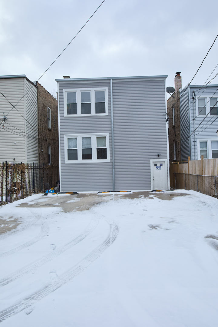 3322 W Wilson Avenue