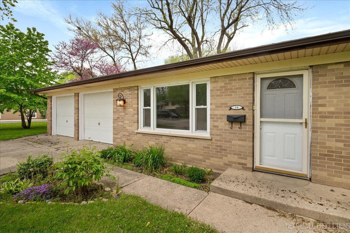 16 Circle Drive East