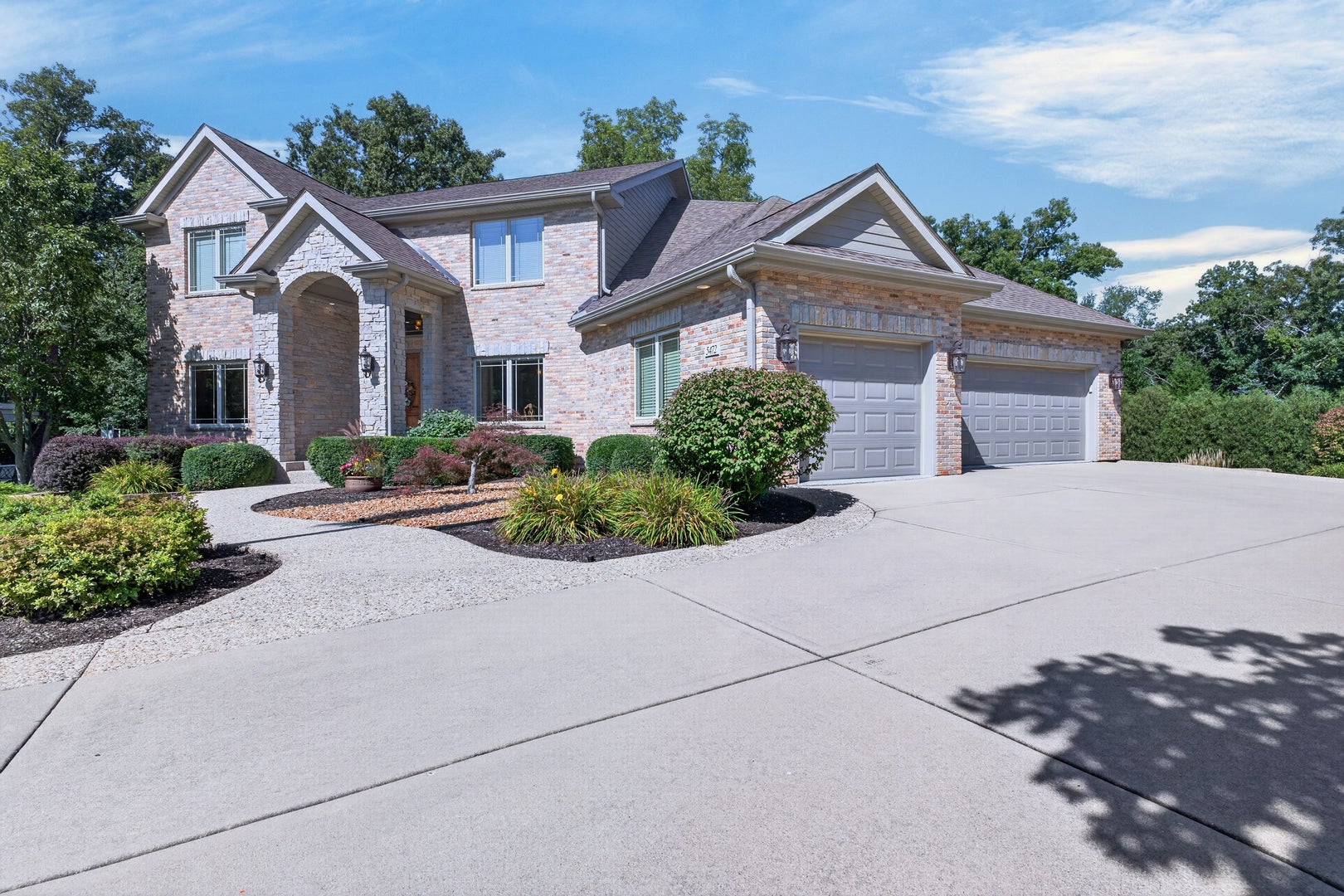 5472 Woodland Way