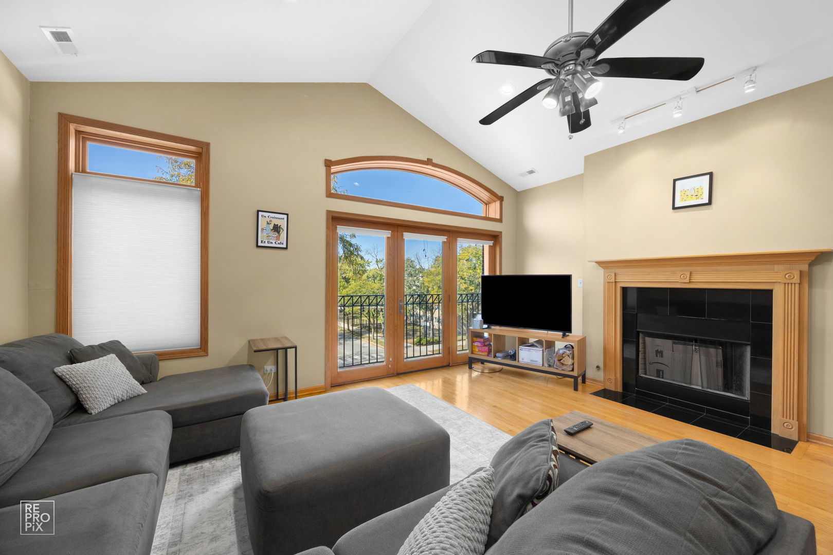 3301 S Michigan Avenue 3