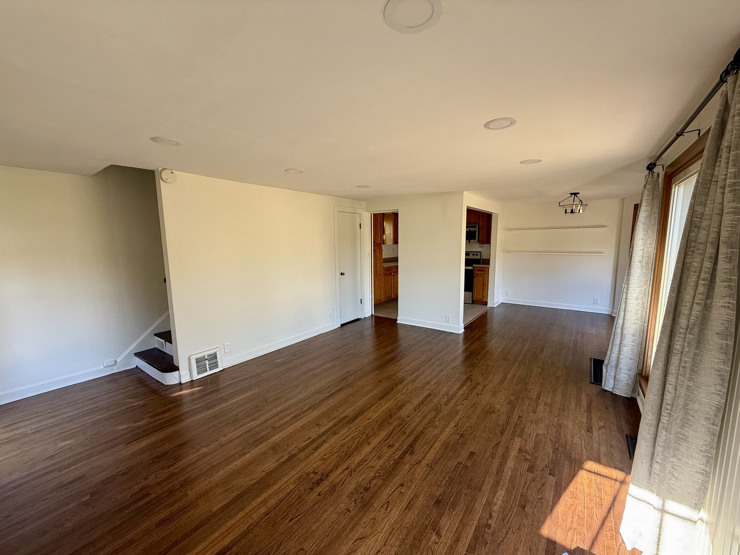 Rolling Meadows, Illinois 60008, United States, 2 Bedrooms Bedrooms, ,2 BathroomsBathrooms,Residential,Active,243909