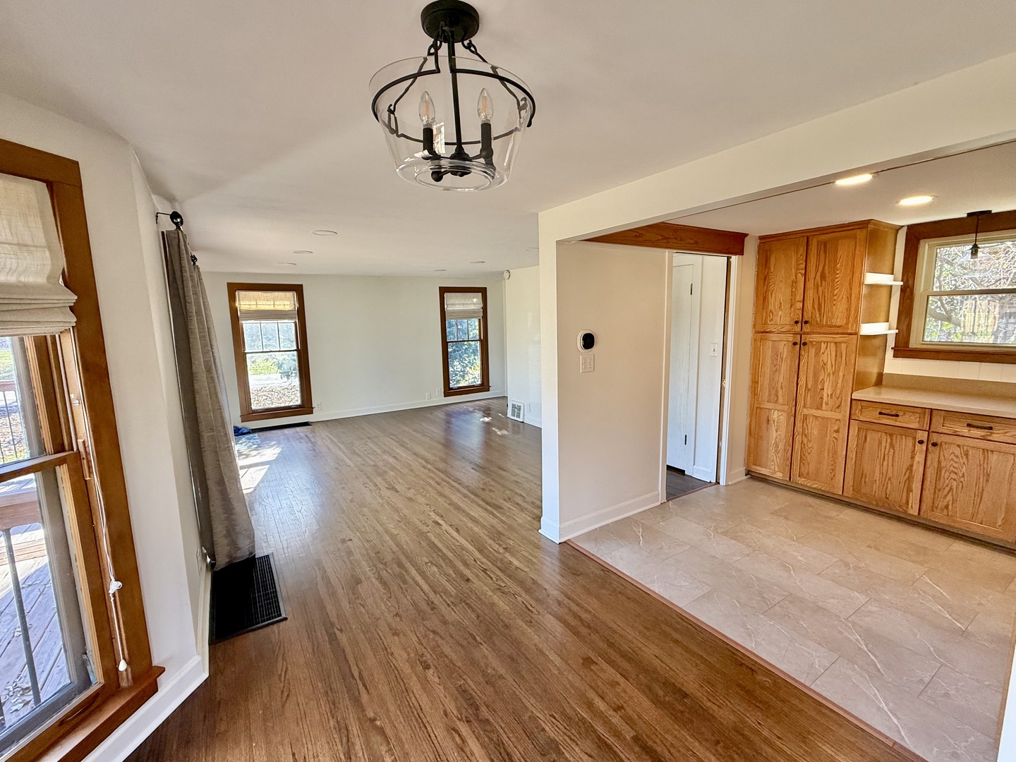 Rolling Meadows, Illinois 60008, United States, 2 Bedrooms Bedrooms, ,2 BathroomsBathrooms,Residential,Active,243909