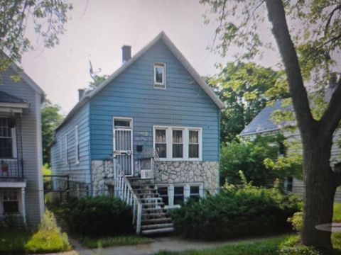 8121 S COLES Avenue Chicago IL 60617