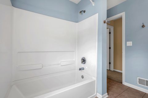 Tiny photo for 1575 McClellan Drive, Lindenhurst, IL 60046 (MLS # 12642574)