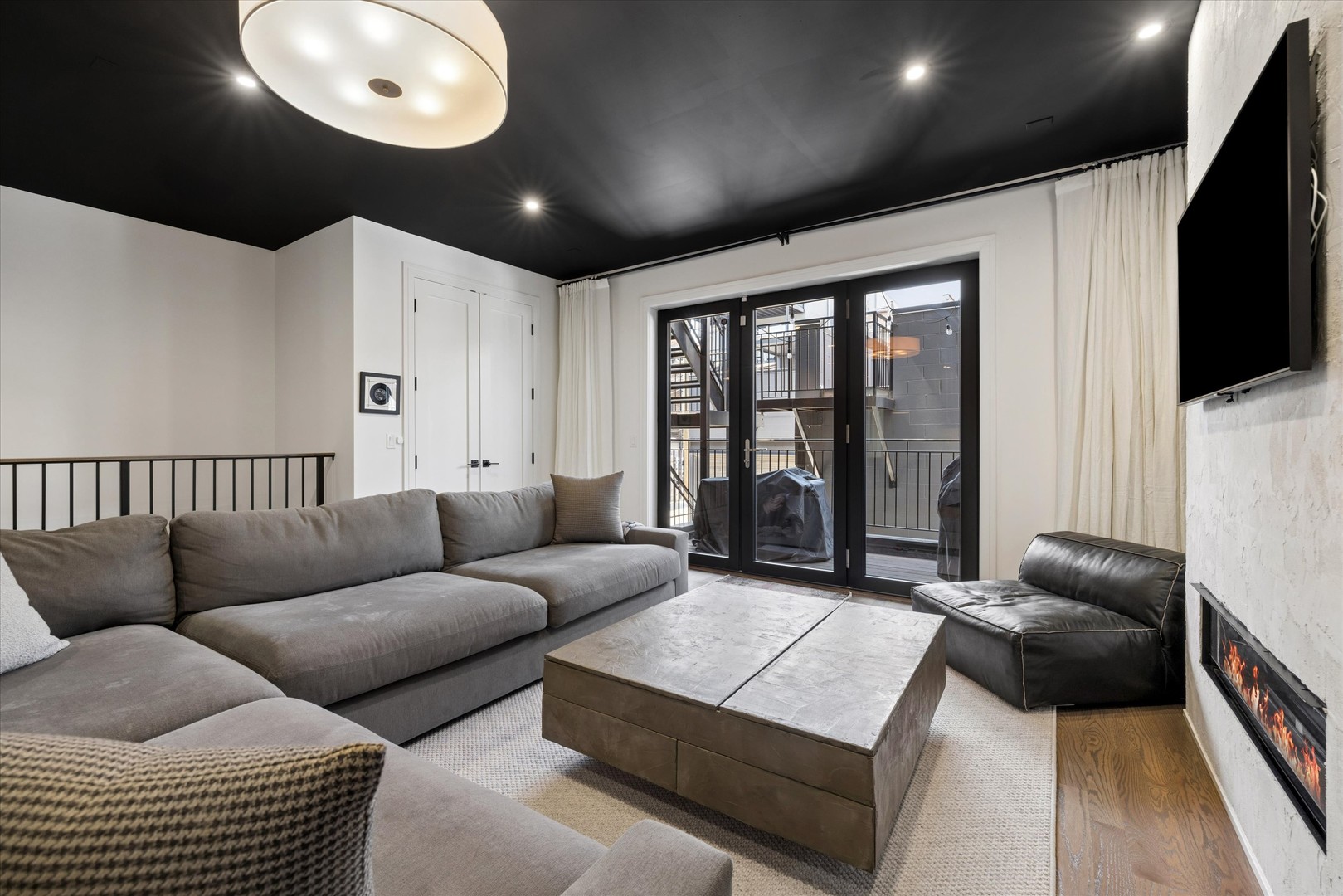 1346 N Claremont Avenue 1N