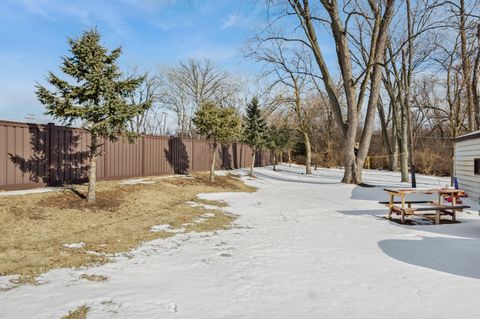 Tiny photo for 711 N Columbine Avenue, Lombard, IL 60148 (MLS # 12593326)