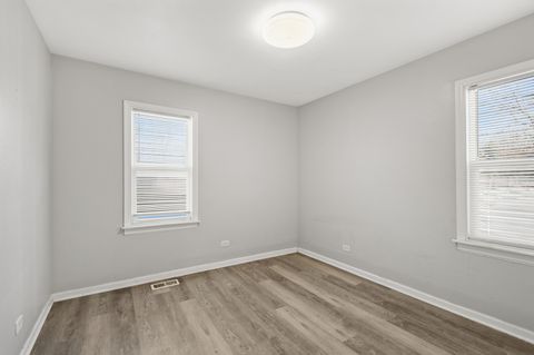 Tiny photo for 711 N Columbine Avenue, Lombard, IL 60148 (MLS # 12593326)