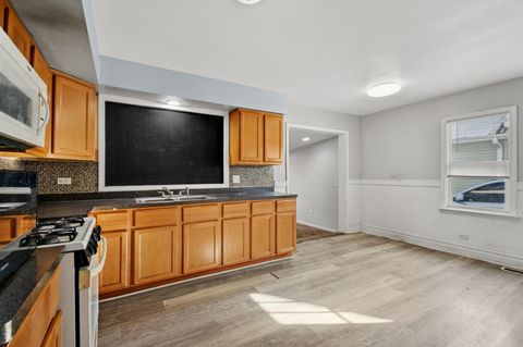 Tiny photo for 711 N Columbine Avenue, Lombard, IL 60148 (MLS # 12593326)