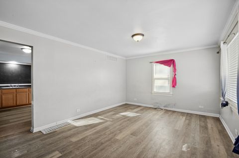 Tiny photo for 711 N Columbine Avenue, Lombard, IL 60148 (MLS # 12593326)