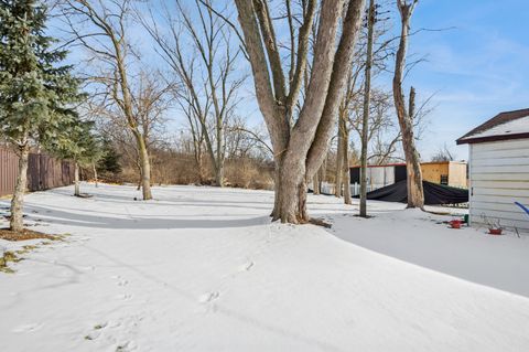 Tiny photo for 711 N Columbine Avenue, Lombard, IL 60148 (MLS # 12593326)