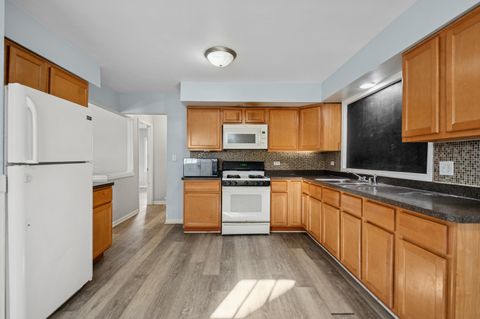 Tiny photo for 711 N Columbine Avenue, Lombard, IL 60148 (MLS # 12593326)