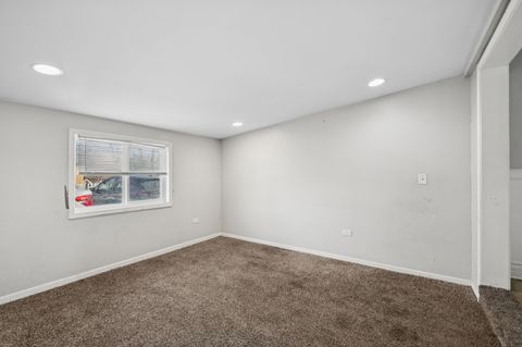 Tiny photo for 711 N Columbine Avenue, Lombard, IL 60148 (MLS # 12593326)