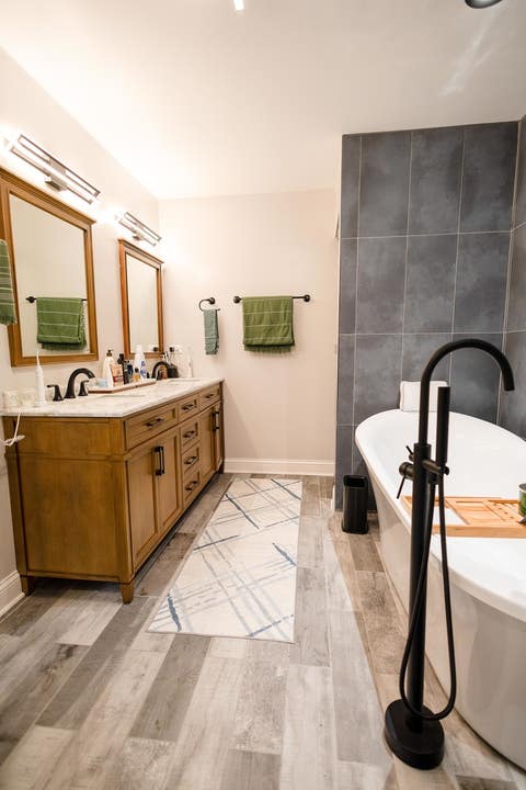 Tiny photo for 826 Fairmont Court, Des Plaines, IL 60018 (MLS # 12698665)