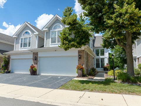 Photo of 826 Fairmont Court, Des Plaines, IL 60018 (MLS # 12698665)