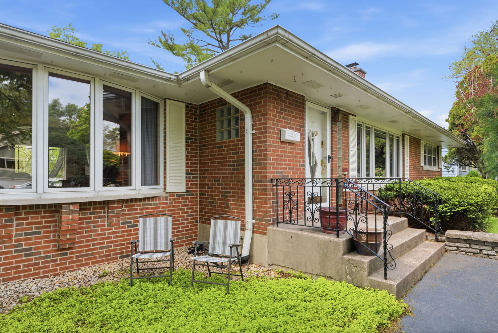 3934 Elm Street
