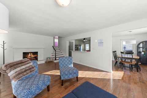 Tiny photo for 425 Wakeman Avenue, Wheaton, IL 60187 (MLS # 12556601)