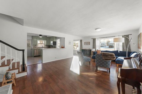 Tiny photo for 425 Wakeman Avenue, Wheaton, IL 60187 (MLS # 12556601)