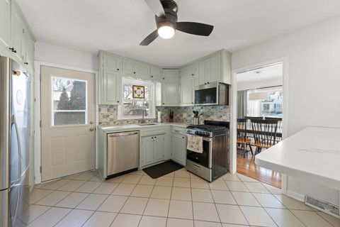 Tiny photo for 425 Wakeman Avenue, Wheaton, IL 60187 (MLS # 12556601)