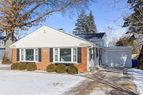 Tiny photo for 425 Wakeman Avenue, Wheaton, IL 60187 (MLS # 12556601)