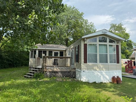 Photo of 27 Bluegill Circle, Wilmington, IL 60481 (MLS # 12695076)