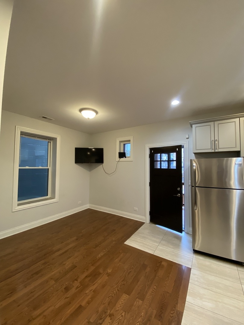 1111 N Ashland Avenue 2R