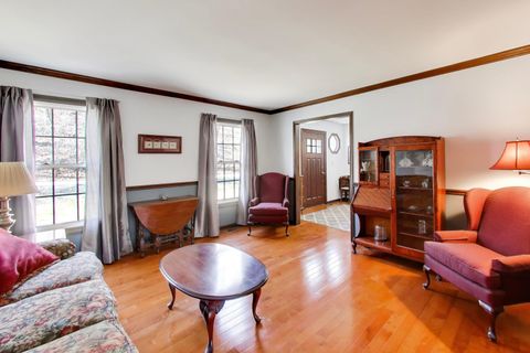 Tiny photo for 211 Woody Way, Oakwood Hills, IL 60013 (MLS # 12589198)