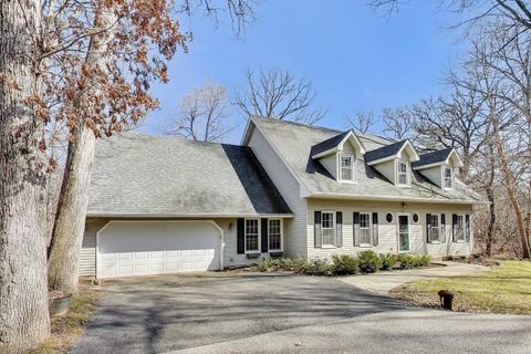 Tiny photo for 211 Woody Way, Oakwood Hills, IL 60013 (MLS # 12589198)