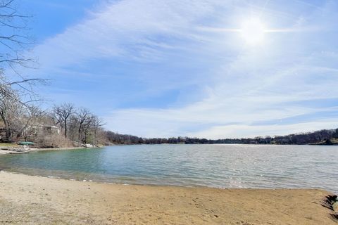 Tiny photo for 211 Woody Way, Oakwood Hills, IL 60013 (MLS # 12589198)