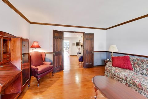 Tiny photo for 211 Woody Way, Oakwood Hills, IL 60013 (MLS # 12589198)