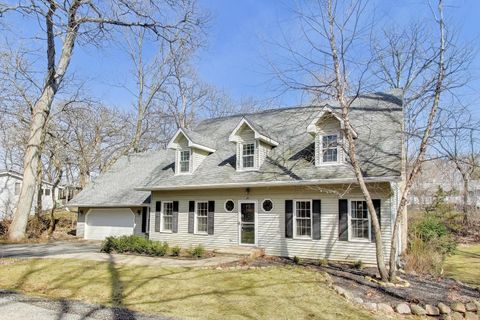 Tiny photo for 211 Woody Way, Oakwood Hills, IL 60013 (MLS # 12589198)