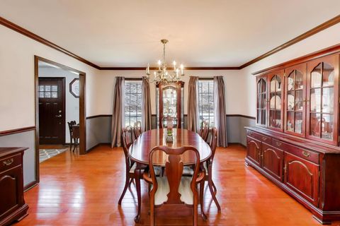 Tiny photo for 211 Woody Way, Oakwood Hills, IL 60013 (MLS # 12589198)