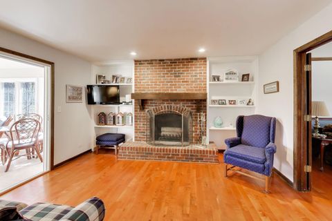 Tiny photo for 211 Woody Way, Oakwood Hills, IL 60013 (MLS # 12589198)