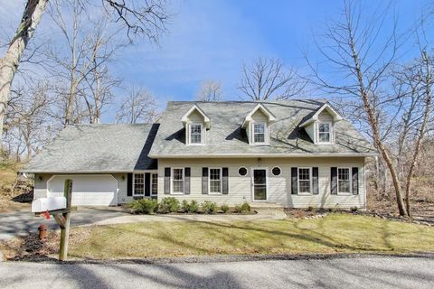 Photo of 211 Woody Way, Oakwood Hills, IL 60013 (MLS # 12589198)