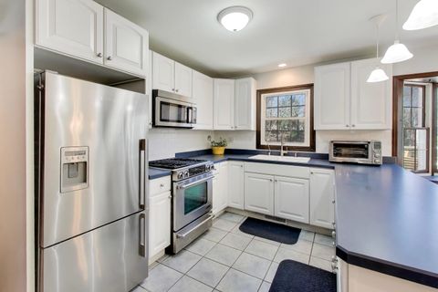 Tiny photo for 211 Woody Way, Oakwood Hills, IL 60013 (MLS # 12589198)