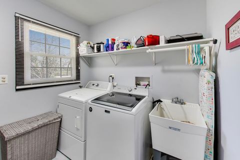 Tiny photo for 211 Woody Way, Oakwood Hills, IL 60013 (MLS # 12589198)