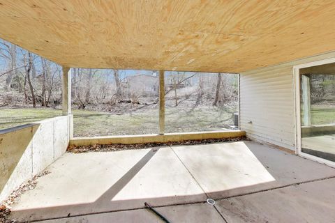 Tiny photo for 211 Woody Way, Oakwood Hills, IL 60013 (MLS # 12589198)