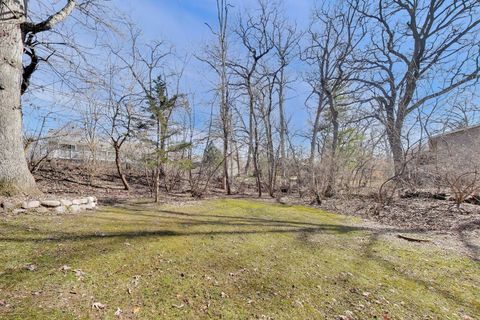 Tiny photo for 211 Woody Way, Oakwood Hills, IL 60013 (MLS # 12589198)