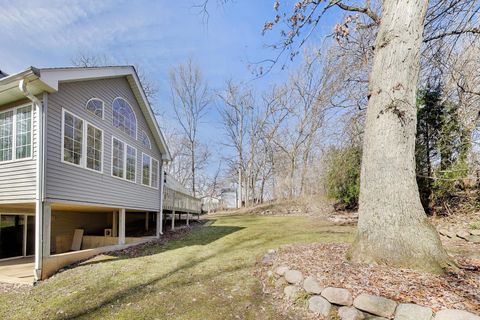 Tiny photo for 211 Woody Way, Oakwood Hills, IL 60013 (MLS # 12589198)