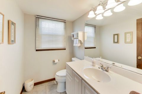 Tiny photo for 211 Woody Way, Oakwood Hills, IL 60013 (MLS # 12589198)