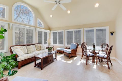 Tiny photo for 211 Woody Way, Oakwood Hills, IL 60013 (MLS # 12589198)