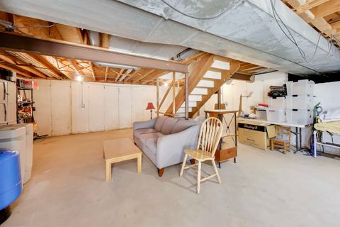 Tiny photo for 211 Woody Way, Oakwood Hills, IL 60013 (MLS # 12589198)