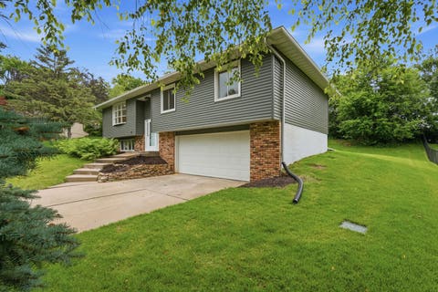 Tiny photo for 1721 E 42nd Court, Davenport, IA 52807 (MLS # 12738542)