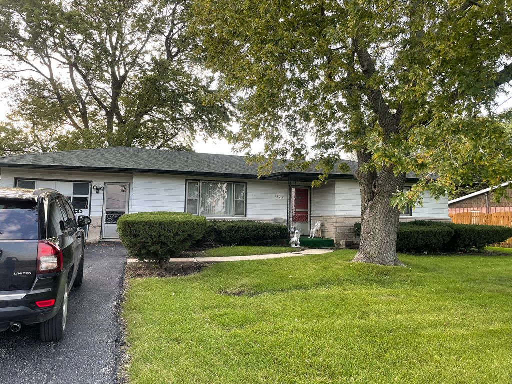 Photo for 1503 Rickey Drive, Joliet, IL 60433 (MLS # 12501508)